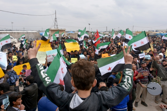 YPG/PKK'nın zorla göç ettirdiği sivillerden Zeytin Dalı'na destek